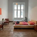 Geraeumige Altbauwohnung Im Zentrum