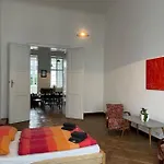 Geraeumige Altbauwohnung Im Zentrum *