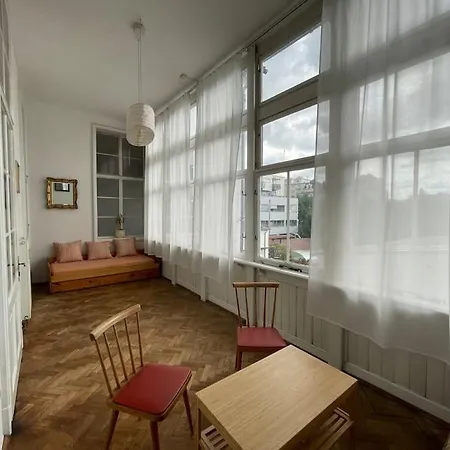 Апартаменти Geraeumige Altbauwohnung Im Zentrum *