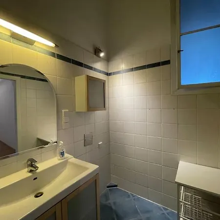 Апартаменти Geraeumige Altbauwohnung Im Zentrum *