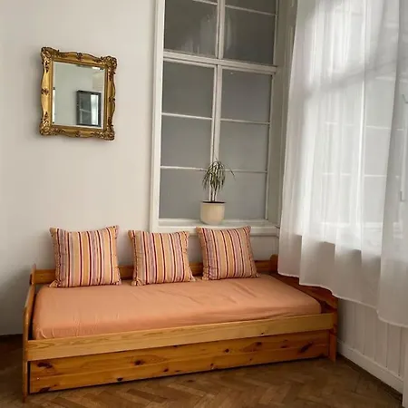 Апартаменти Geraeumige Altbauwohnung Im Zentrum Грац