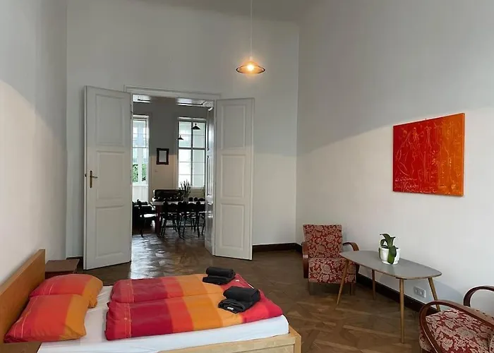 Geraeumige Altbauwohnung Im Zentrum *