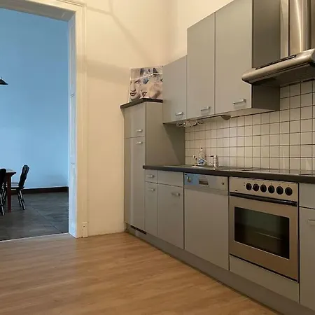 Geraeumige Altbauwohnung Im Zentrum Apartman *