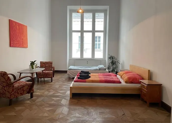 Geraeumige Altbauwohnung Im Zentrum