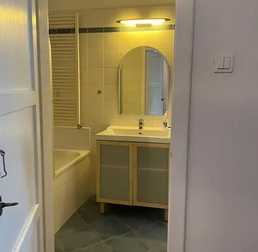 Geraeumige Altbauwohnung Im Zentrum Апартаменти Грац